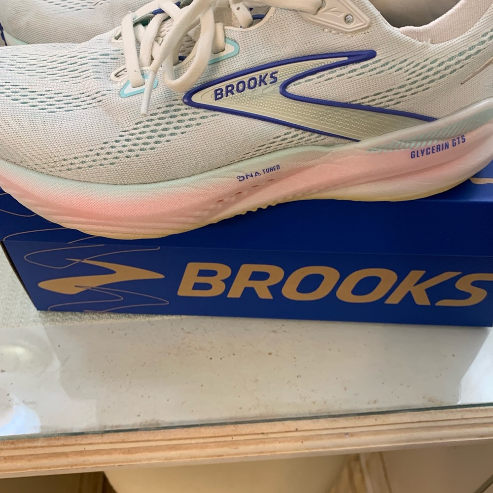 Brooks Women's Athletic Shoes - White and Pink